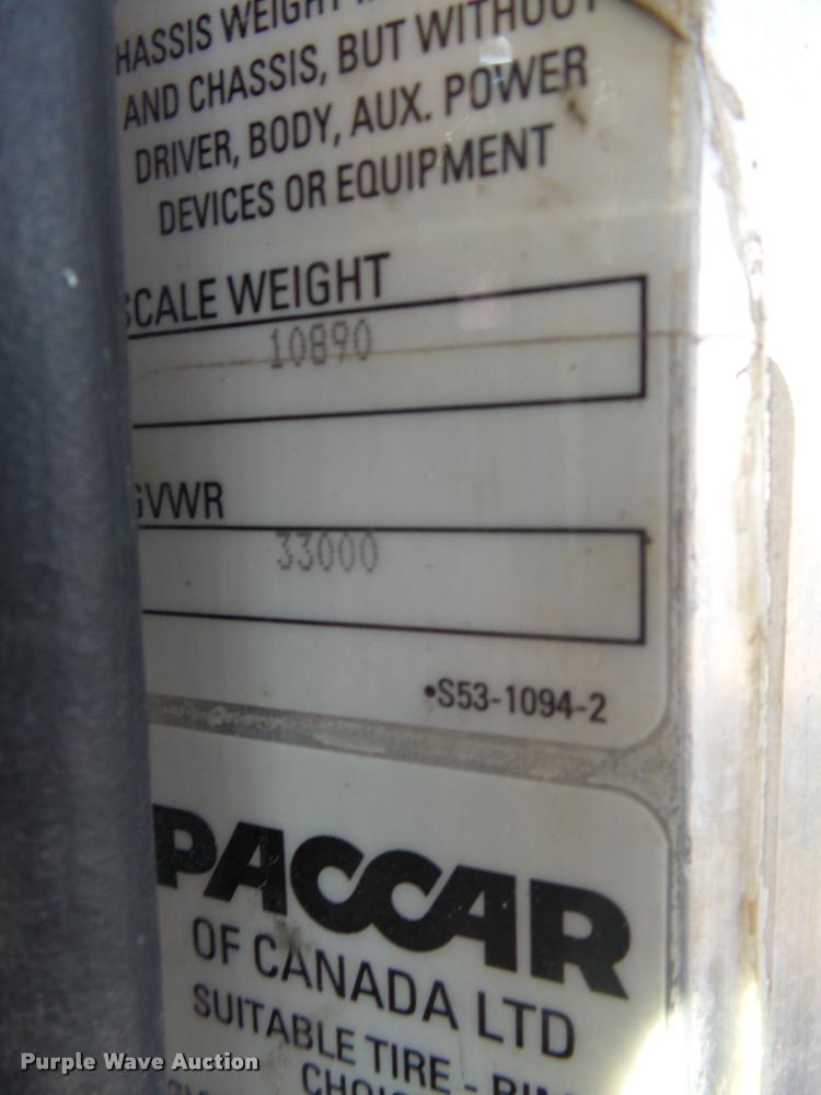 image for item L3309 2007 Peterbilt 335 truck chassis