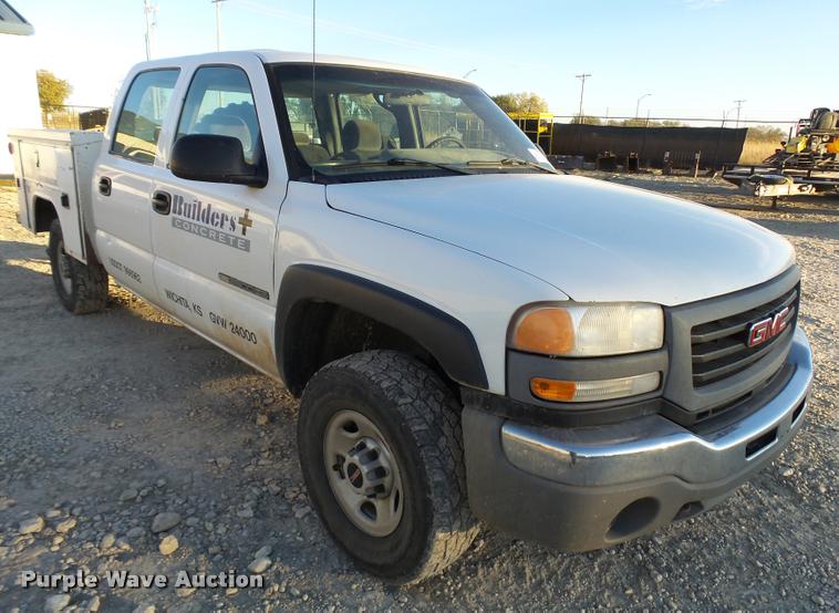 image for item L3446 2006 GMC Sierra 2500HD Crew Cab utility truck