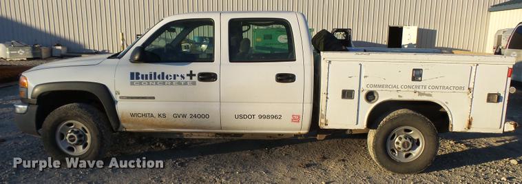 image for item L3446 2006 GMC Sierra 2500HD Crew Cab utility truck