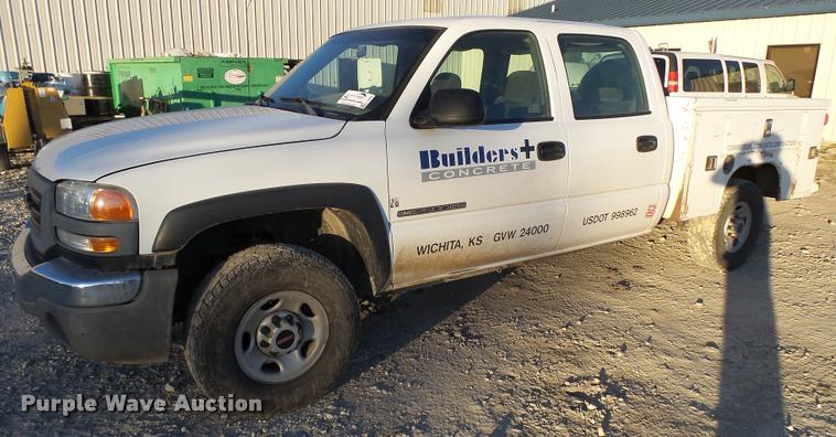 image for item L3446 2006 GMC Sierra 2500HD Crew Cab utility truck