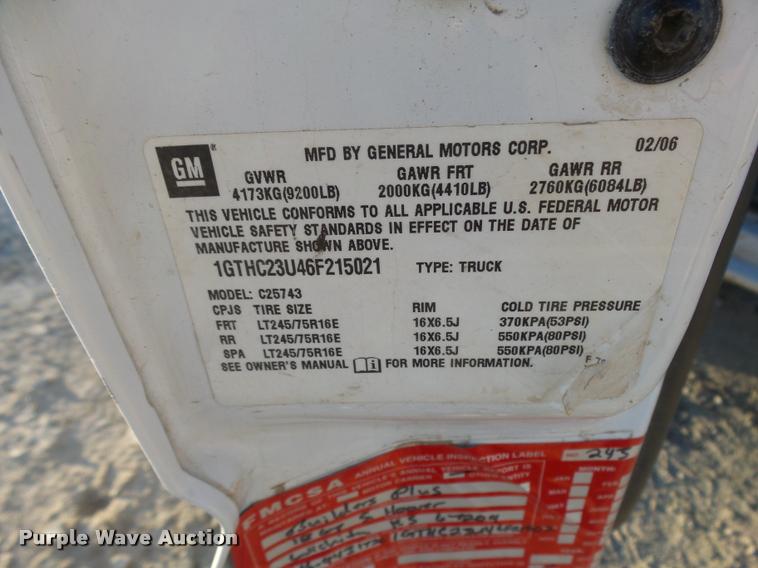 image for item L3446 2006 GMC Sierra 2500HD Crew Cab utility truck