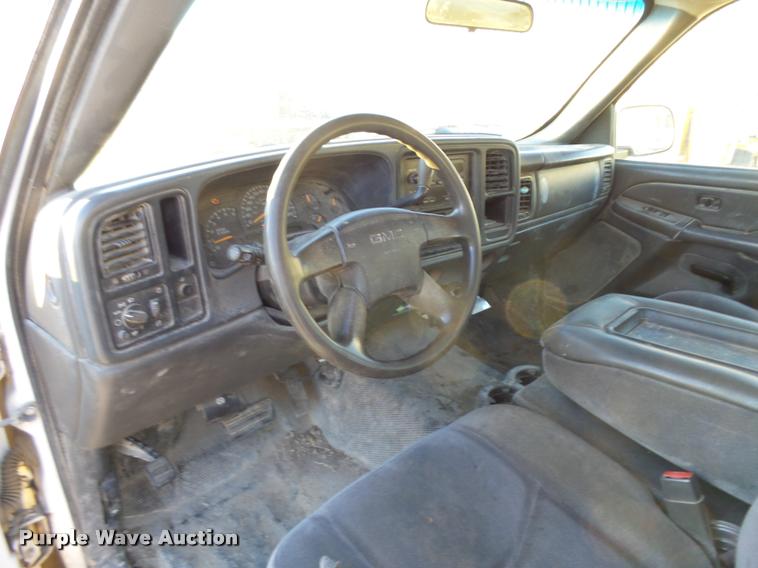 image for item L3446 2006 GMC Sierra 2500HD Crew Cab utility truck