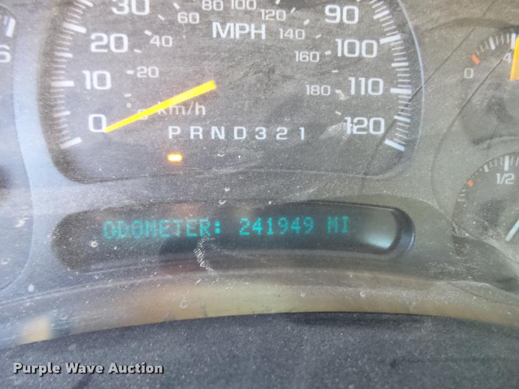 image for item L3446 2006 GMC Sierra 2500HD Crew Cab utility truck