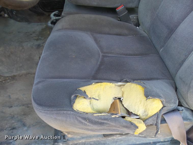 image for item L3446 2006 GMC Sierra 2500HD Crew Cab utility truck