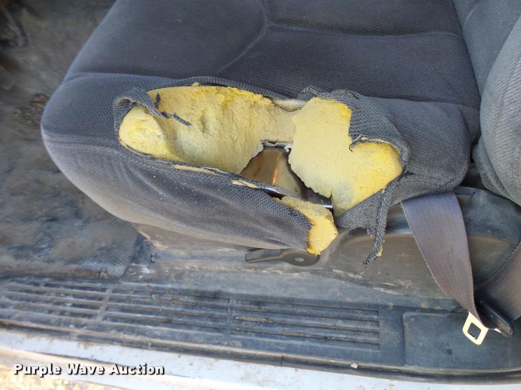 image for item L3446 2006 GMC Sierra 2500HD Crew Cab utility truck