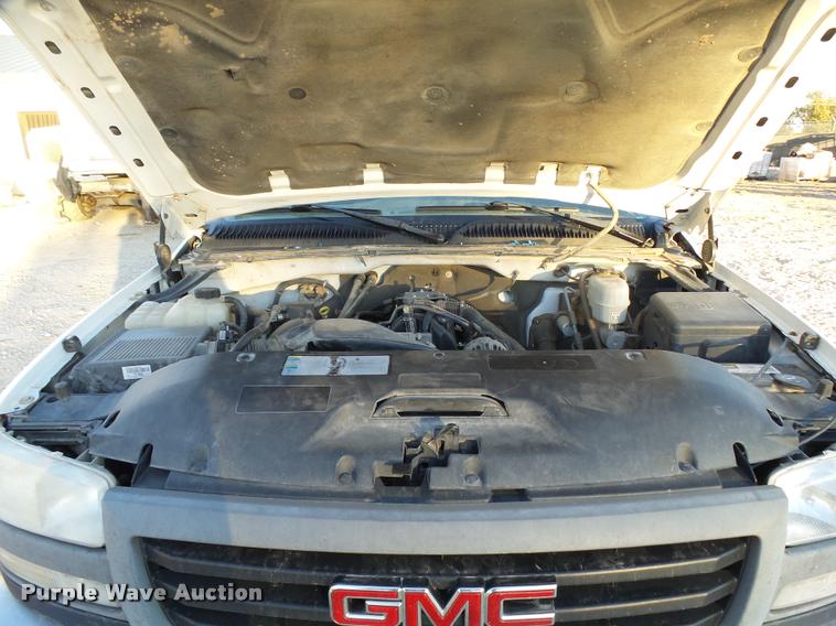 image for item L3446 2006 GMC Sierra 2500HD Crew Cab utility truck
