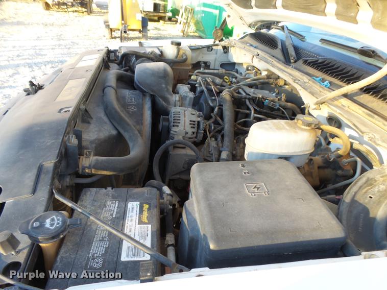 image for item L3446 2006 GMC Sierra 2500HD Crew Cab utility truck