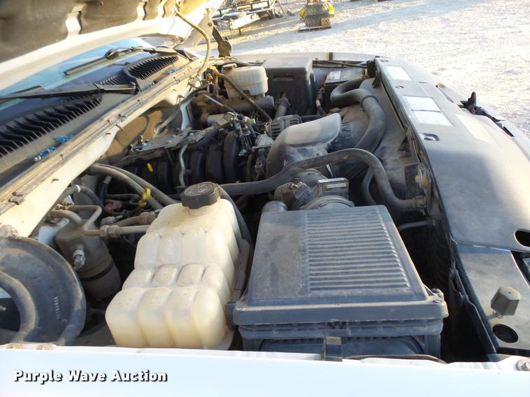 image for item L3446 2006 GMC Sierra 2500HD Crew Cab utility truck