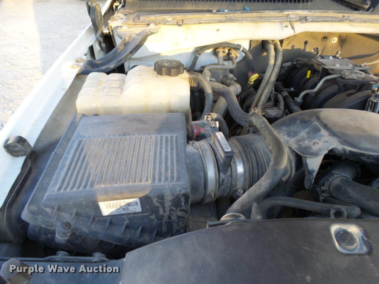 image for item L3446 2006 GMC Sierra 2500HD Crew Cab utility truck