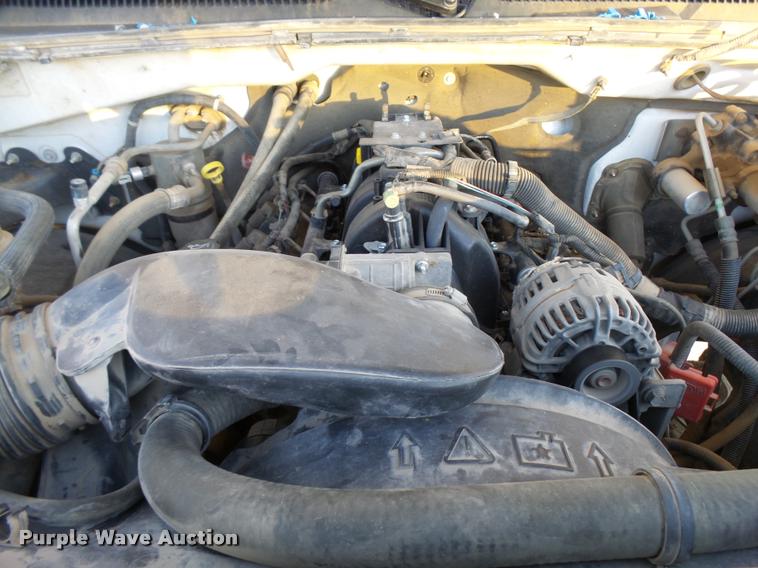 image for item L3446 2006 GMC Sierra 2500HD Crew Cab utility truck