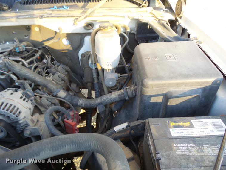 image for item L3446 2006 GMC Sierra 2500HD Crew Cab utility truck