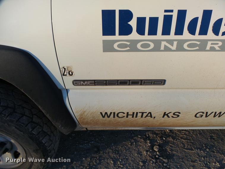 image for item L3446 2006 GMC Sierra 2500HD Crew Cab utility truck