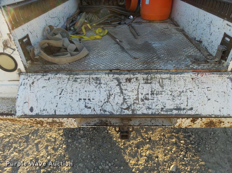 image for item L3446 2006 GMC Sierra 2500HD Crew Cab utility truck