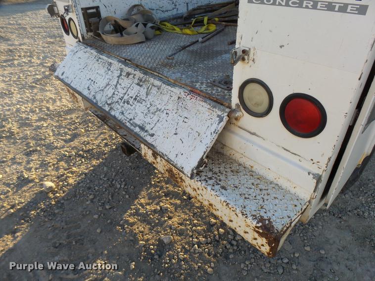 image for item L3446 2006 GMC Sierra 2500HD Crew Cab utility truck