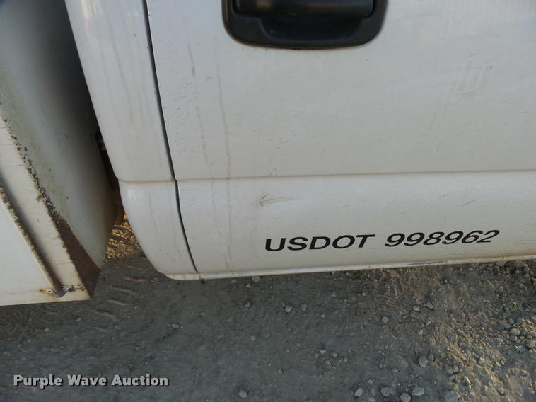 image for item L3446 2006 GMC Sierra 2500HD Crew Cab utility truck