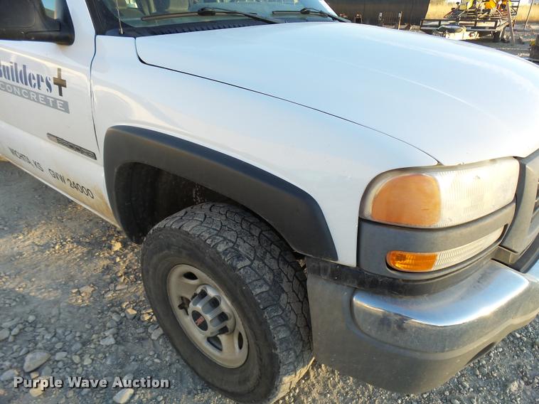 image for item L3446 2006 GMC Sierra 2500HD Crew Cab utility truck