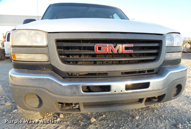 image for item L3446 2006 GMC Sierra 2500HD Crew Cab utility truck