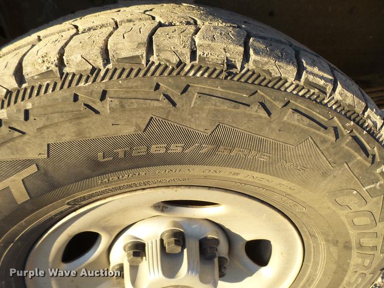 image for item L3446 2006 GMC Sierra 2500HD Crew Cab utility truck