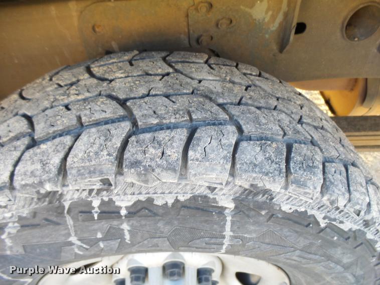 image for item L3446 2006 GMC Sierra 2500HD Crew Cab utility truck