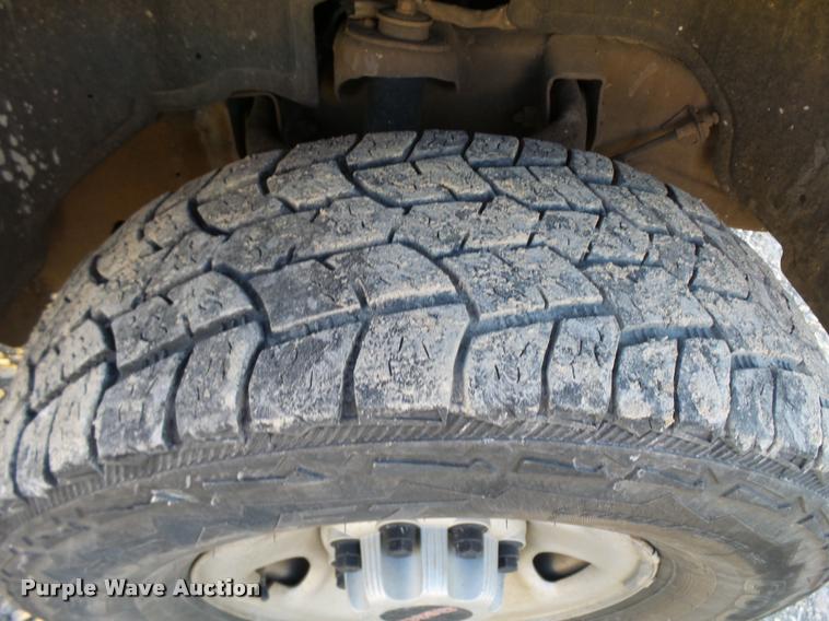 image for item L3446 2006 GMC Sierra 2500HD Crew Cab utility truck