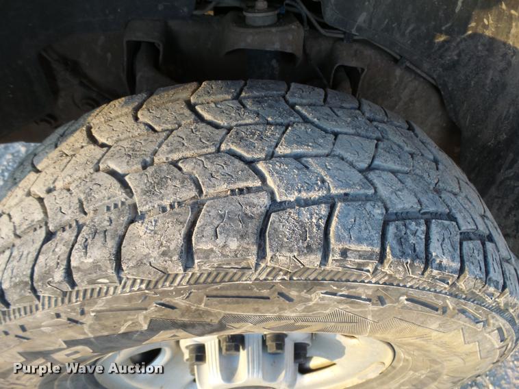 image for item L3446 2006 GMC Sierra 2500HD Crew Cab utility truck