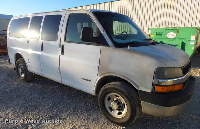 image for item L3447 2006 Chevrolet Express 3500 van