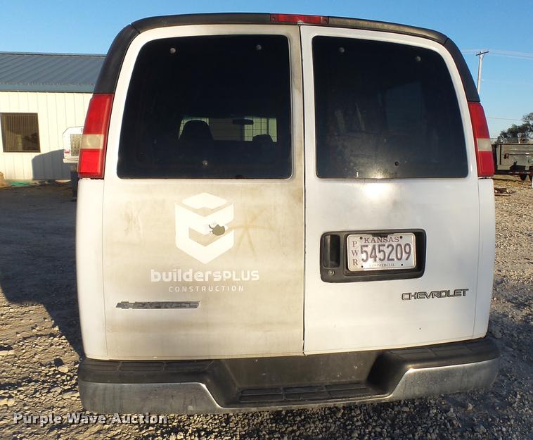 image for item L3447 2006 Chevrolet Express 3500 van
