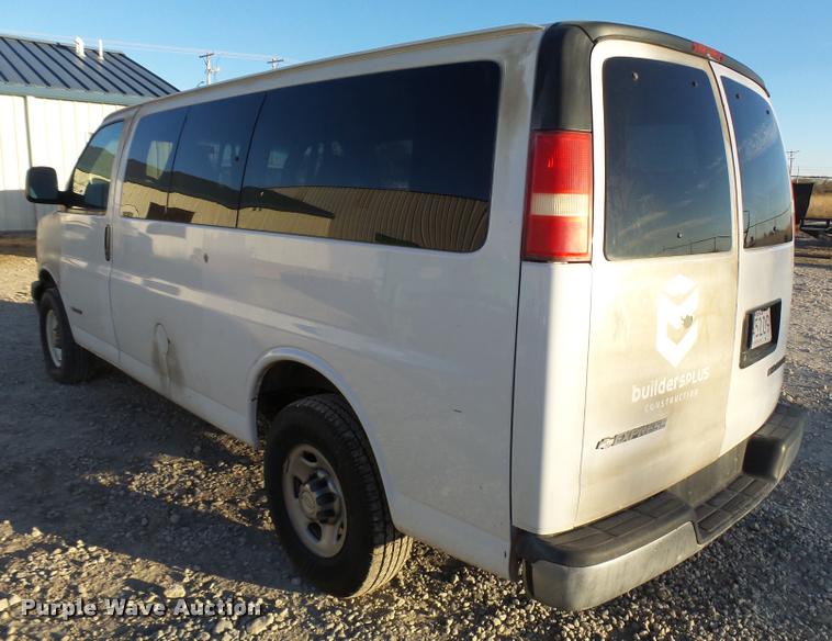 image for item L3447 2006 Chevrolet Express 3500 van