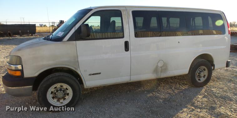 image for item L3447 2006 Chevrolet Express 3500 van
