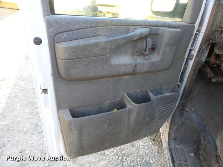 image for item L3447 2006 Chevrolet Express 3500 van