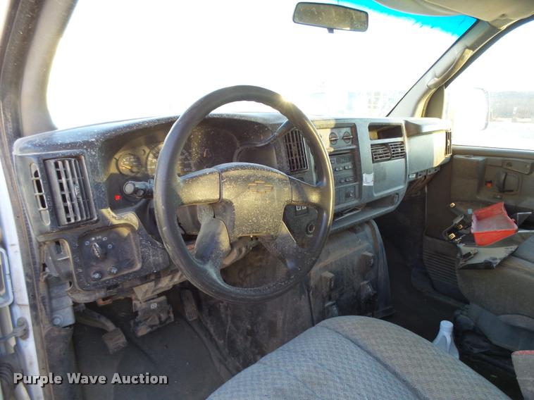 image for item L3447 2006 Chevrolet Express 3500 van