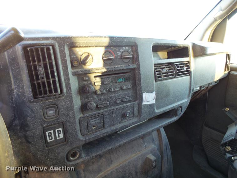 image for item L3447 2006 Chevrolet Express 3500 van