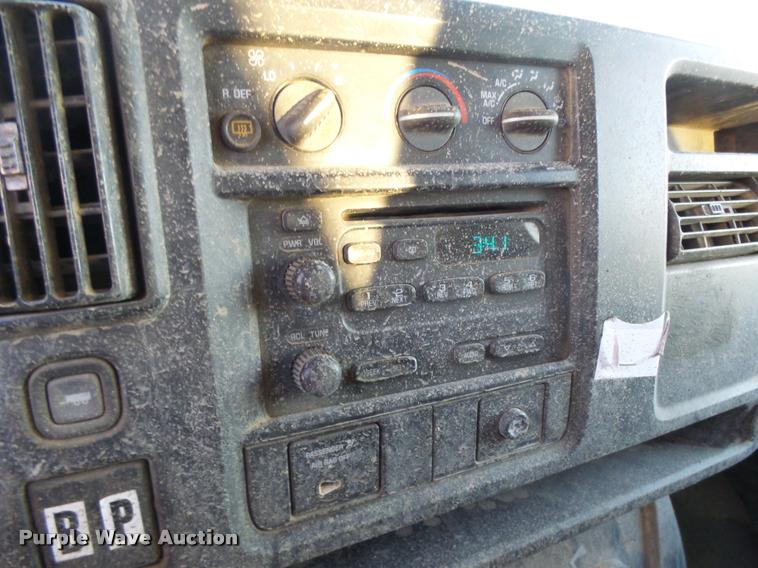 image for item L3447 2006 Chevrolet Express 3500 van