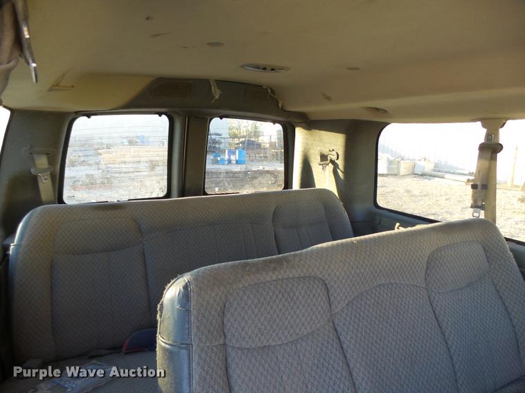 image for item L3447 2006 Chevrolet Express 3500 van