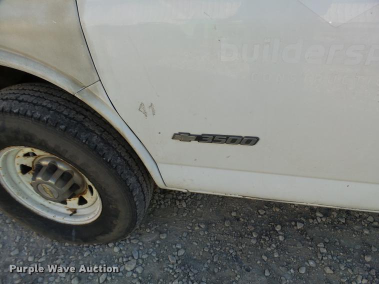 image for item L3447 2006 Chevrolet Express 3500 van