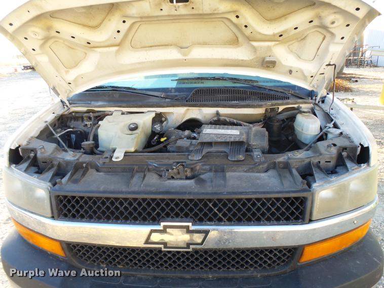 image for item L3447 2006 Chevrolet Express 3500 van