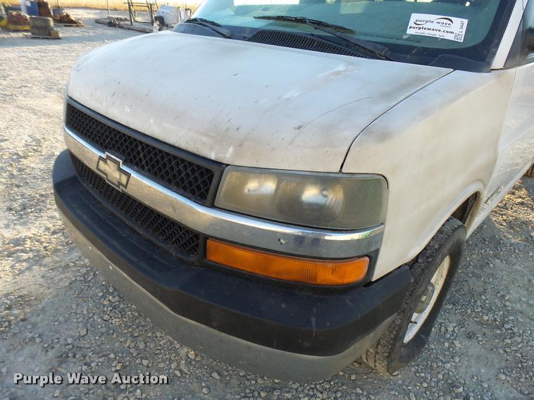 image for item L3447 2006 Chevrolet Express 3500 van