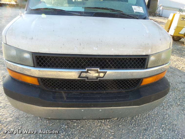 image for item L3447 2006 Chevrolet Express 3500 van