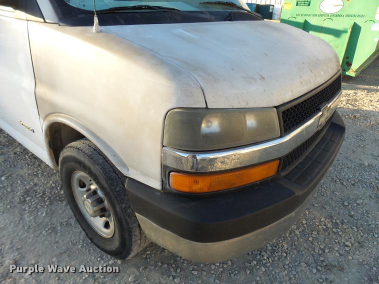 image for item L3447 2006 Chevrolet Express 3500 van