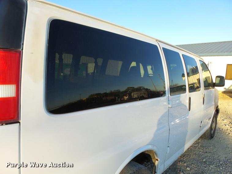 image for item L3447 2006 Chevrolet Express 3500 van