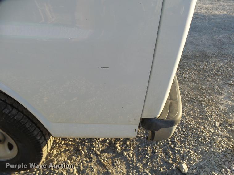 image for item L3447 2006 Chevrolet Express 3500 van