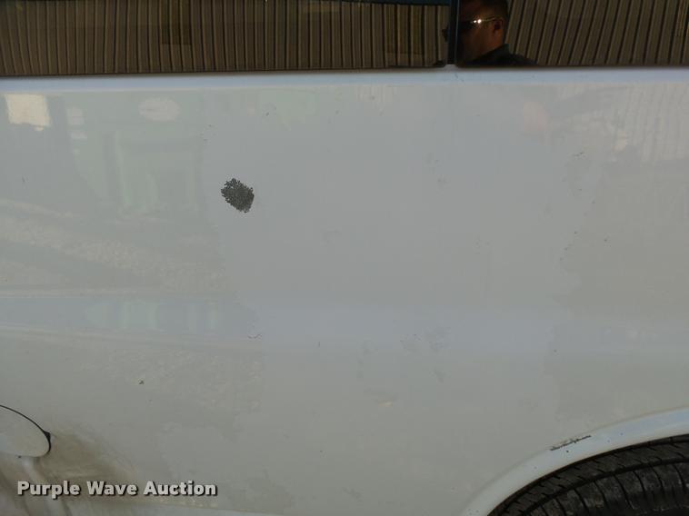 image for item L3447 2006 Chevrolet Express 3500 van