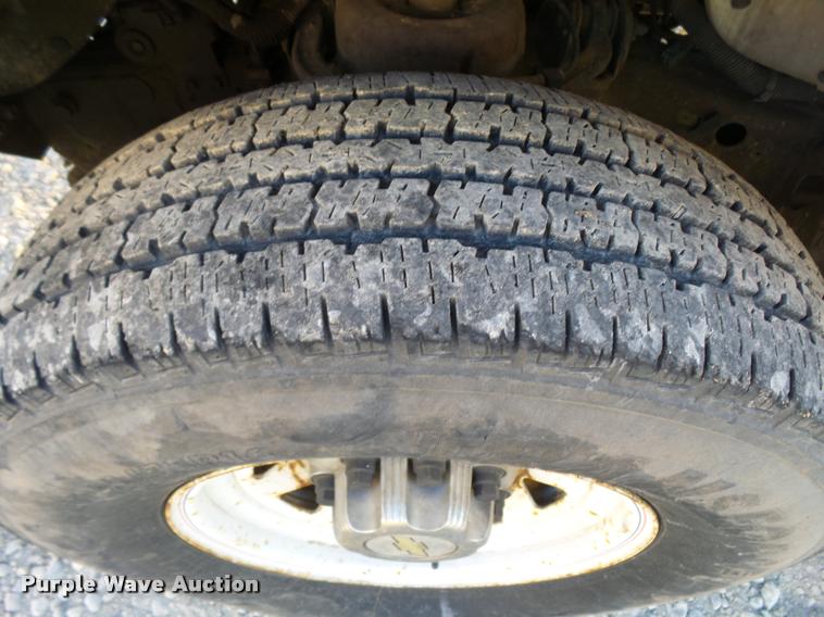 image for item L3447 2006 Chevrolet Express 3500 van