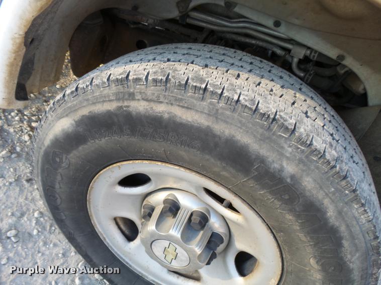 image for item L3447 2006 Chevrolet Express 3500 van