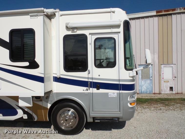 image for item L3553 2005 Tropi Cal RV