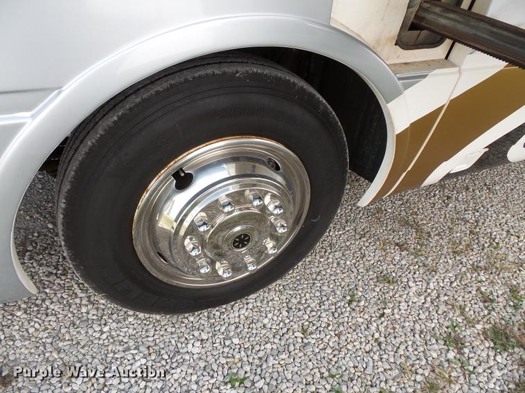 image for item L3553 2005 Tropi Cal RV