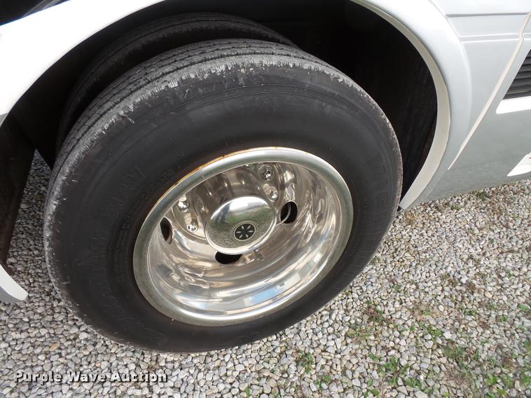 image for item L3553 2005 Tropi Cal RV