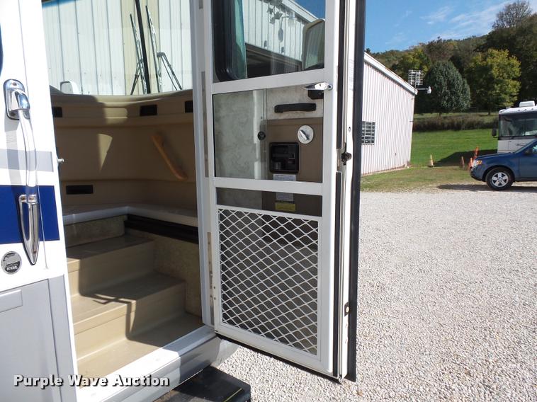 image for item L3553 2005 Tropi Cal RV