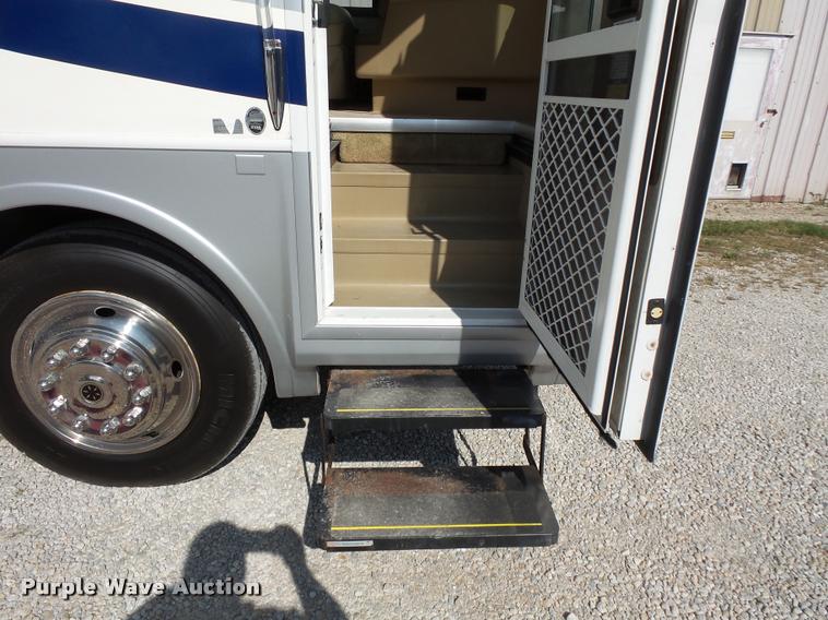 image for item L3553 2005 Tropi Cal RV