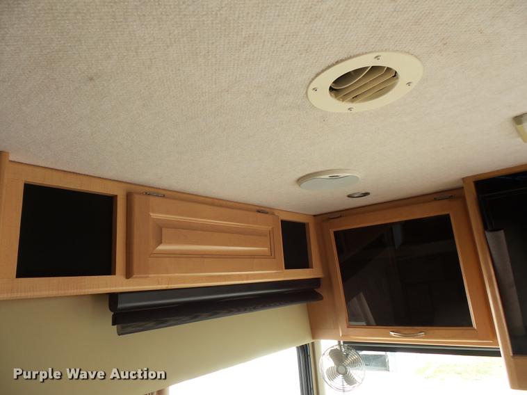 image for item L3553 2005 Tropi Cal RV